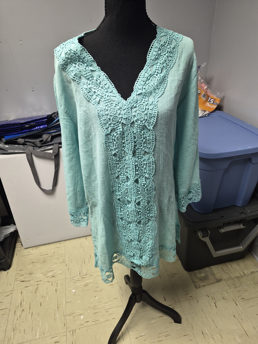Isaac Mizrahi Aqua Crochet-Trim V-Neck Swim Coverup